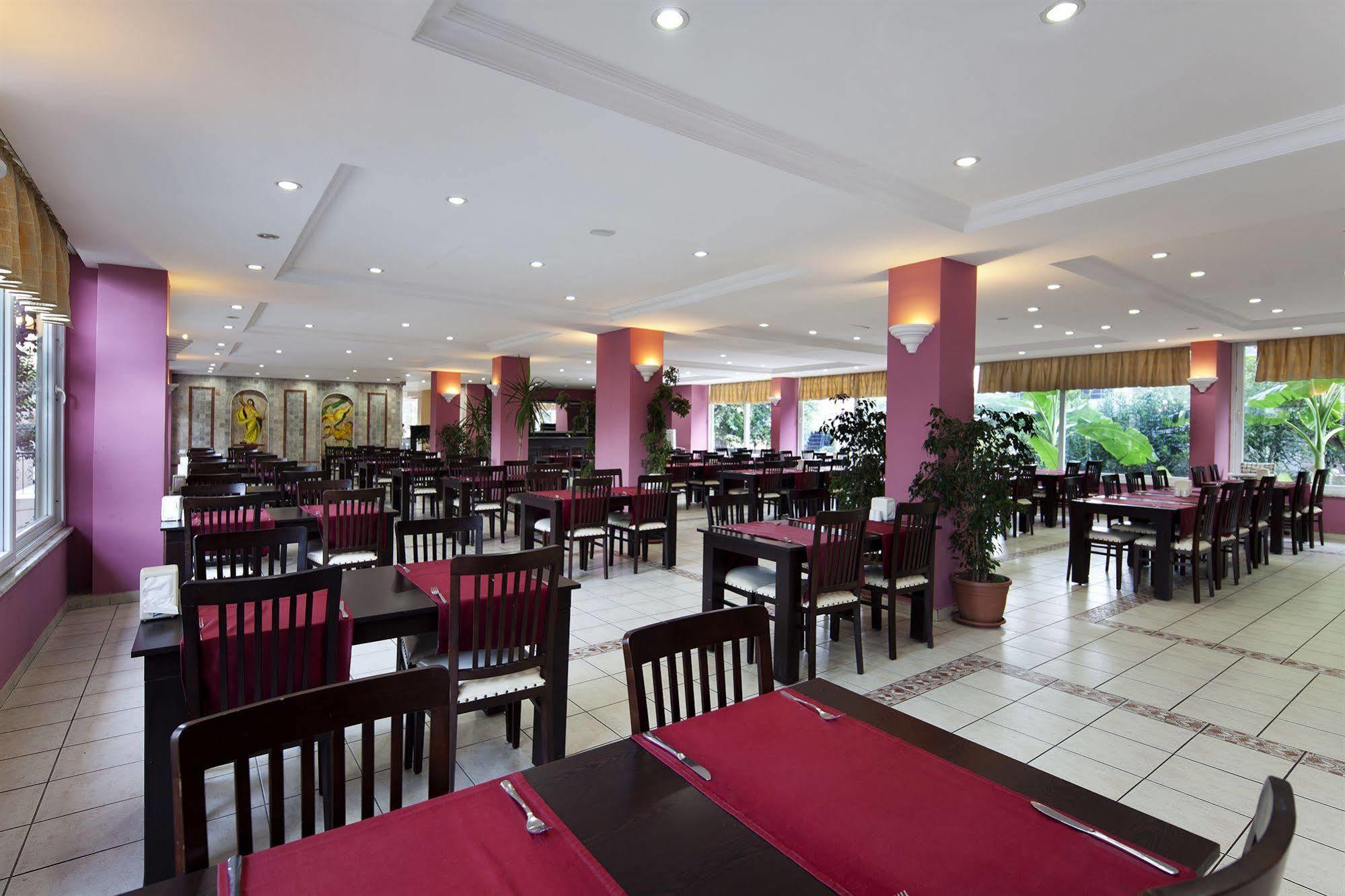 Larissa Garden Hotel 케메르 외부 사진